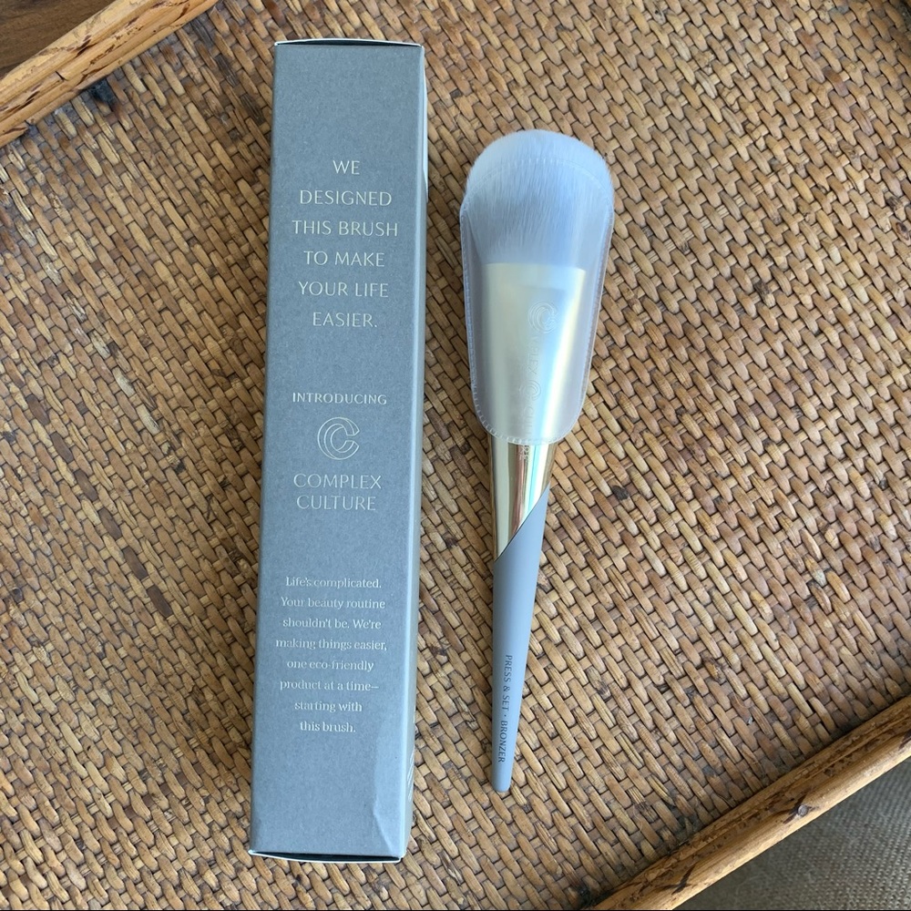 NEW! Complex Culture Press & Set • Bronzer Brush - Picture 2 of 4